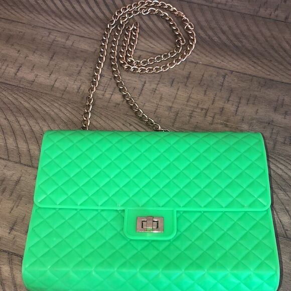 Up cycled ♻️ Neon Green Quilt Look 👀 Purse Gold front clasp reused plastic♻️ - Picture 8 of 17
